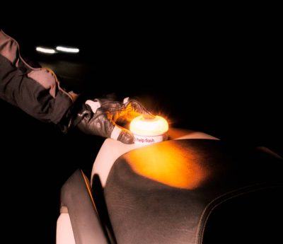Las balizas luminosas V-16 para motos proporcionan mayor seguridad en caso de avería o accidente.