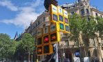 Un semáforo con 16 pantallas desata el caos en Barcelona