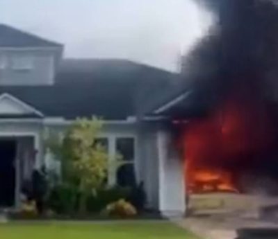 Coche eléctrico ardiendo