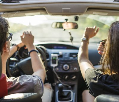 conducir música alta