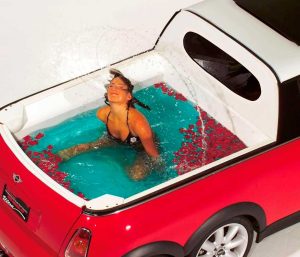 Coche con piscina
