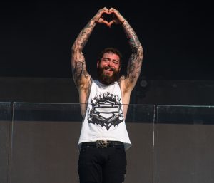 El rapero Post Malone ha sorprendido con un nuevo tatuaje.