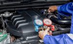 ¿Cuál es el precio de recargar el aire acondicionado del coche en un taller?
