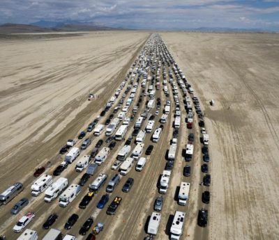 70.000 personas quedaron atrapadas en este festival por las fuertes lluvias.