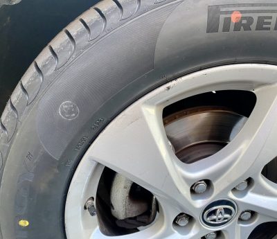 neumático punto rojo