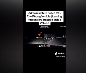 Policía Arkansas persigue al coche equivocado