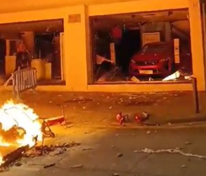 Saqueo a un concesionario