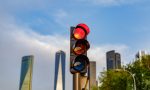 Los semáforos con inteligencia artificial ya están en Madrid: hay uno que va a quedarse en rojo casi un minuto y medio