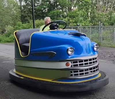 Coche de choque gigante