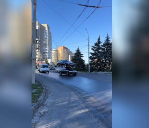 Coche transporta a otro