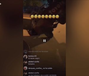 Tiran un coche y lo suben a redes