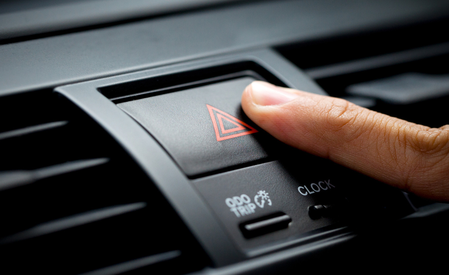 botón warning luces emergencia