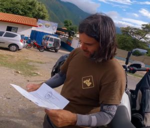 Charly Sinewan recibe ayuda