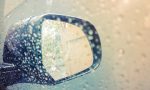 El mejor truco para que los retrovisores no se llenen de lluvia ni se empañen