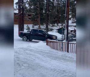 Ford y Tesla colisionan