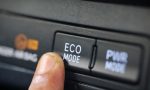¿Qué es y cuándo conviene conectar el modo ECO para ahorrar gasolina en el coche?