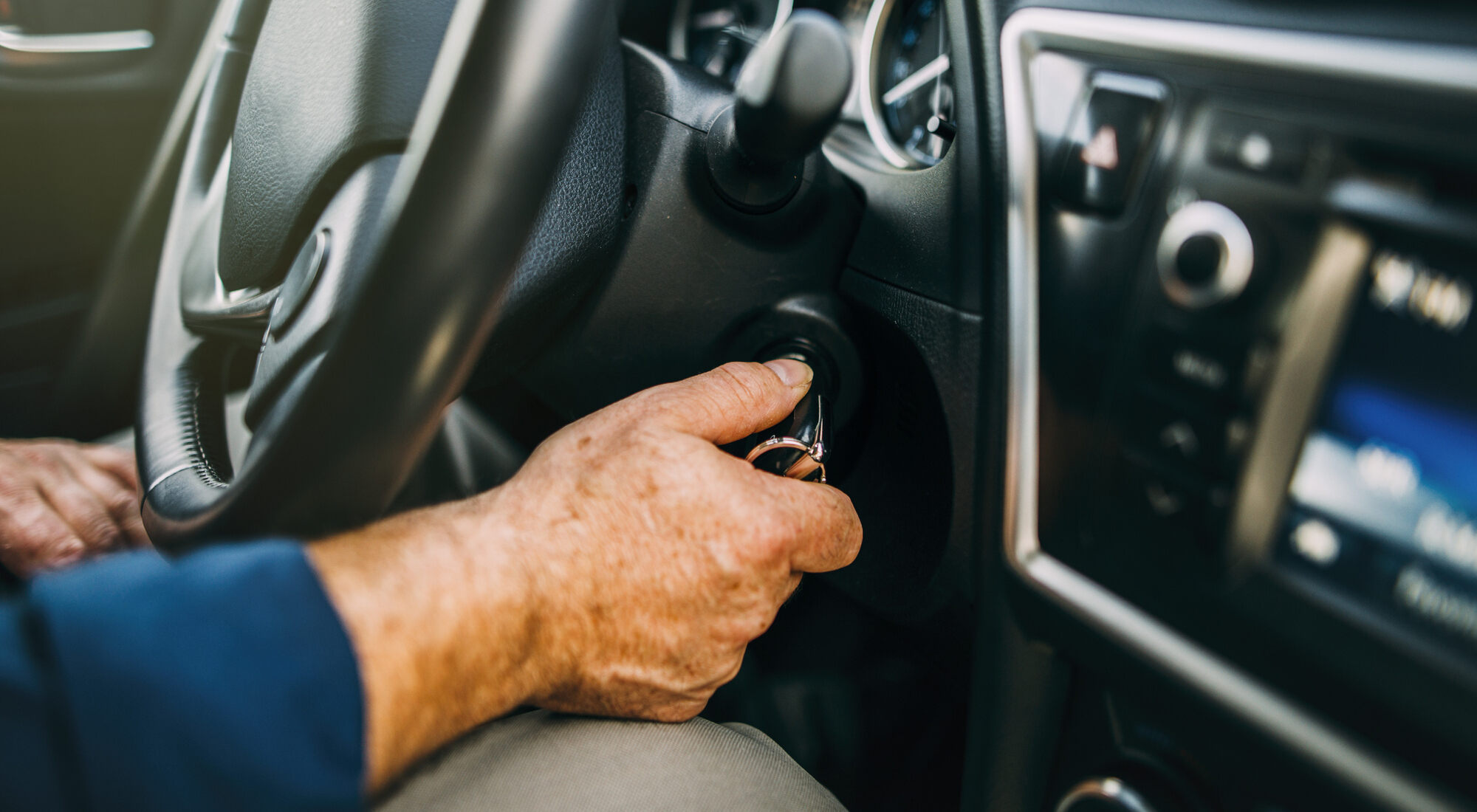 acelerar arrancar coche