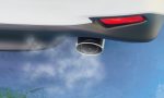 ¿Es peligroso el humo blanco que sale por el tubo de escape de los coches en invierno?