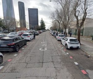 plazas rojas y blancas