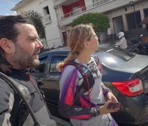 Charly Sinewan y Mariana