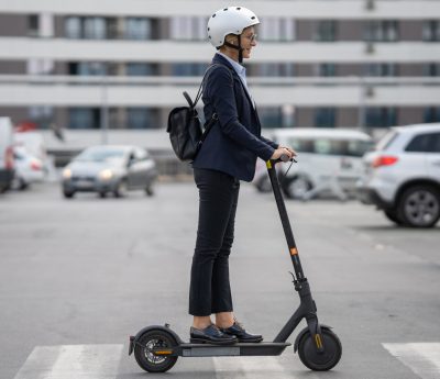 casco patinete eléctrico