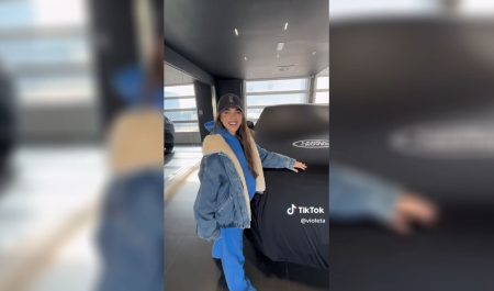 Violeta Mangriñán coche