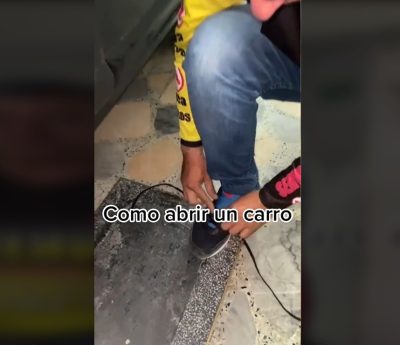 abrir coche cordón zapato