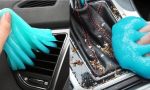 Cuesta 9,99 euros y lo limpia todo en el coche: la goma ‘mágica’ contra la suciedad