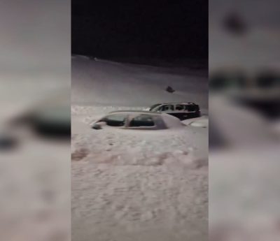 Coches enterrados en nieve