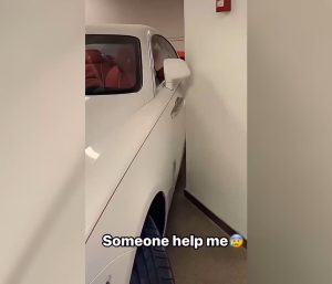 Rolls-Royce aparcamiento