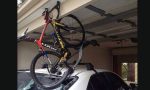 El invento español que protege la bicicleta cuando viaja en el techo del coche