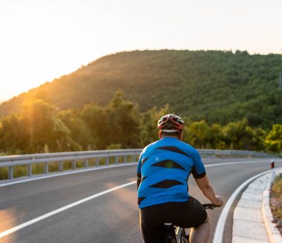 ciclista linea continua