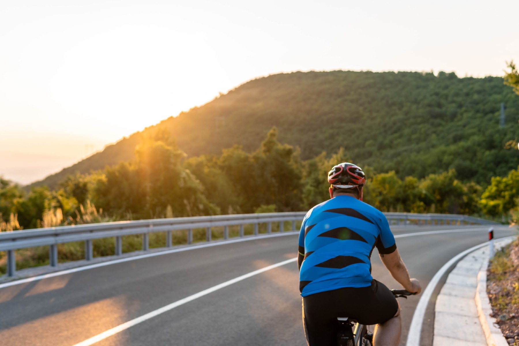 ciclista linea continua