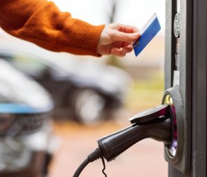 pagar tarjeta recarga coche