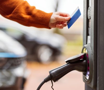 pagar tarjeta recarga coche