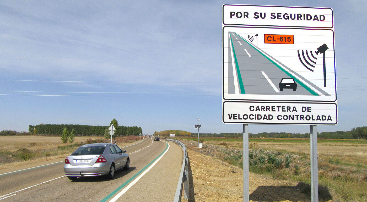 líneas verdes carreteras