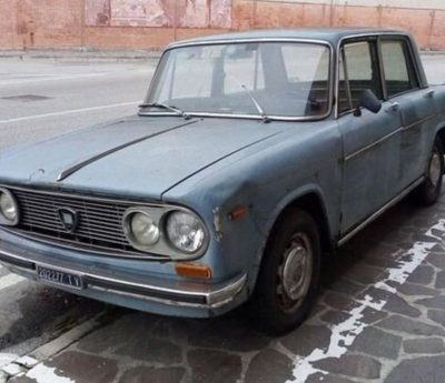 Lancia Fulvia aparcado