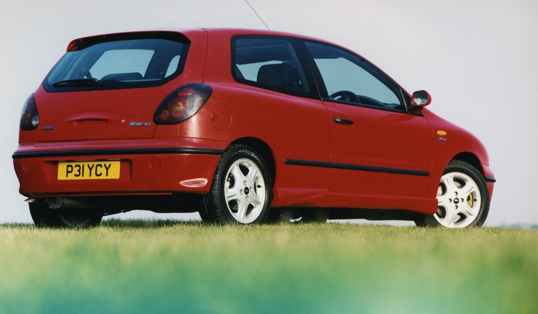 Cinco coches con motores de cinco cilindros