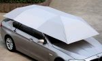 El espectacular paraguas protector que se abre sobre el coche con un mando a distancia