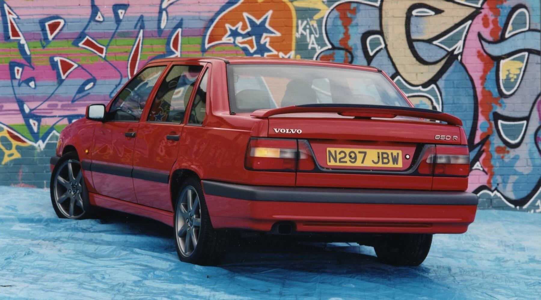 Cinco coches con motores de cinco cilindros