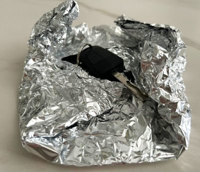 llave coche papel aluminio