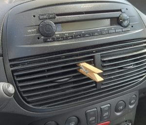 pinza madera aire acondicionado