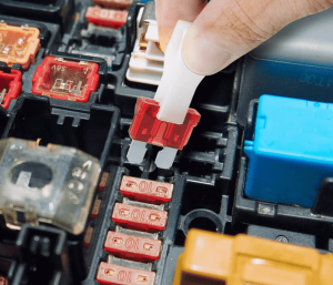 Este es uno de los set de fusibles más vendidos de Amazon