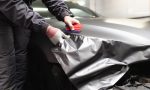 Cómo proteger el coche con papel de aluminio: el truco antirrobo que se ha puesto de moda