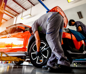 Realizar una puesta a punto del coche antes de un viaje largo es fundamental.