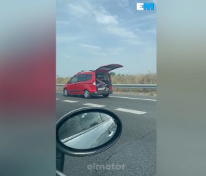 Furgoneta maletero abierto