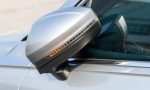 La razón por la que ningún conductor debería plegar los retrovisores del coche