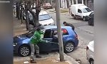 Intentan robar un coche y un barrendero sale al rescate a escobazos: Argentina entera lo aclama