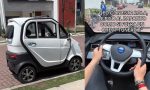 Compra un minicoche que le llega por mensajero y se vuelve viral