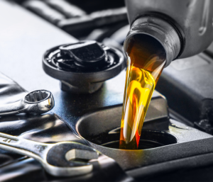 Comprobar el nivel de aceite (y sustituirlo cuando sea necesario) es una parte esencial del mantenimiento de cualquier vehículo.